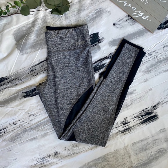 VS Pink Ultimate Leggings w/ Mesh - Picture 2 of 8